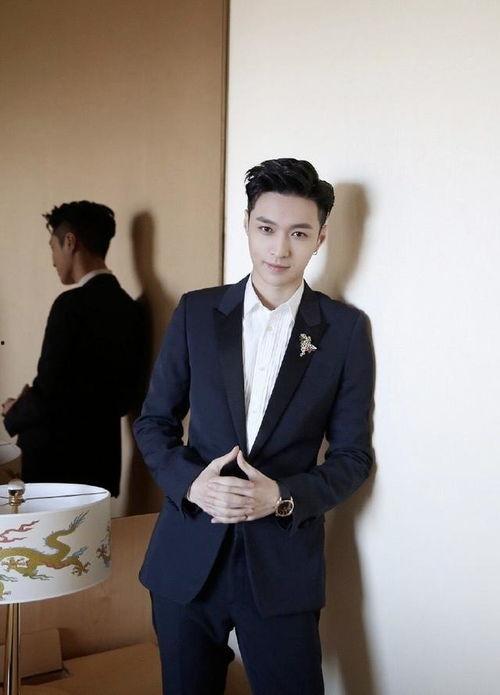 张艺兴吃瓜群众第一线,揭秘娱乐圈幕后故事