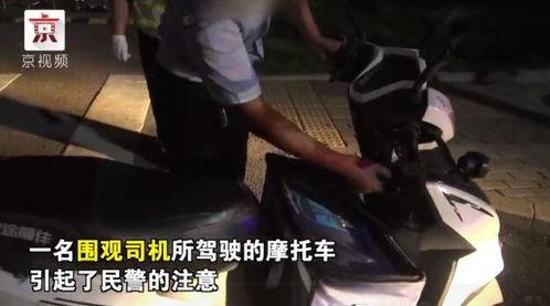 吃瓜群众舔屏组合视频,吃瓜群众眼中的甜蜜瞬间