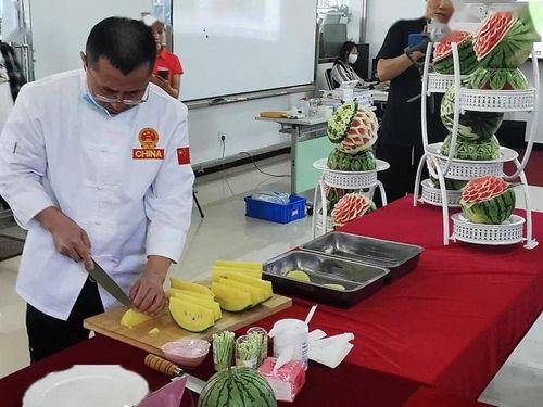 路边吃瓜群众李女士,路边吃瓜群众的独特视角