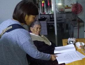 路边吃瓜群众李女士,路边吃瓜群众的独特视角